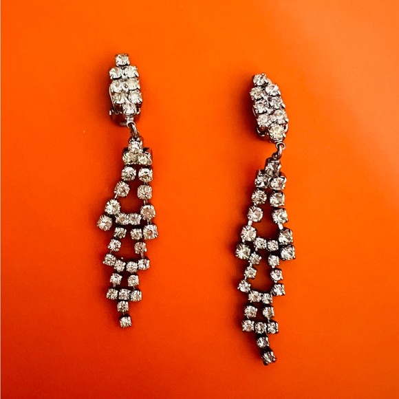 Elegant Vintage Silver Crystal Drop Earrings clips - Picture 1 of 3